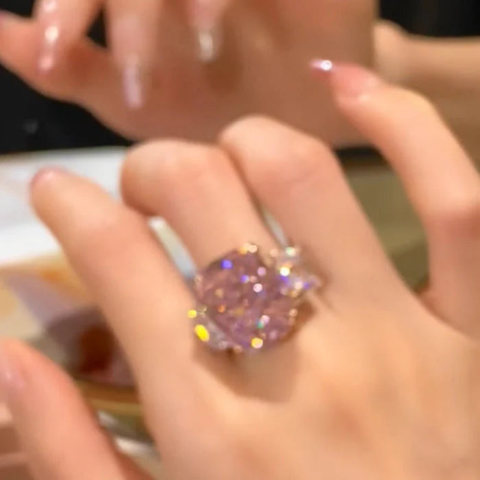 💍💍Three stone brilliant cut pink ring