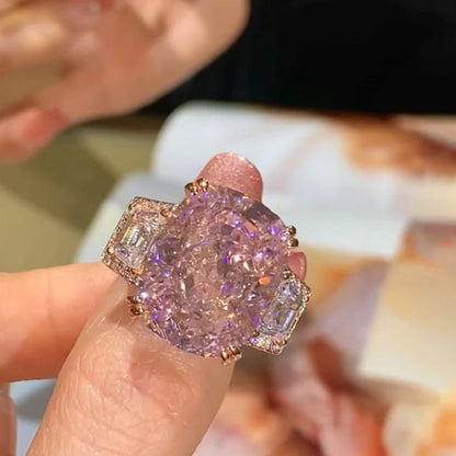 💍💍Three stone brilliant cut pink ring