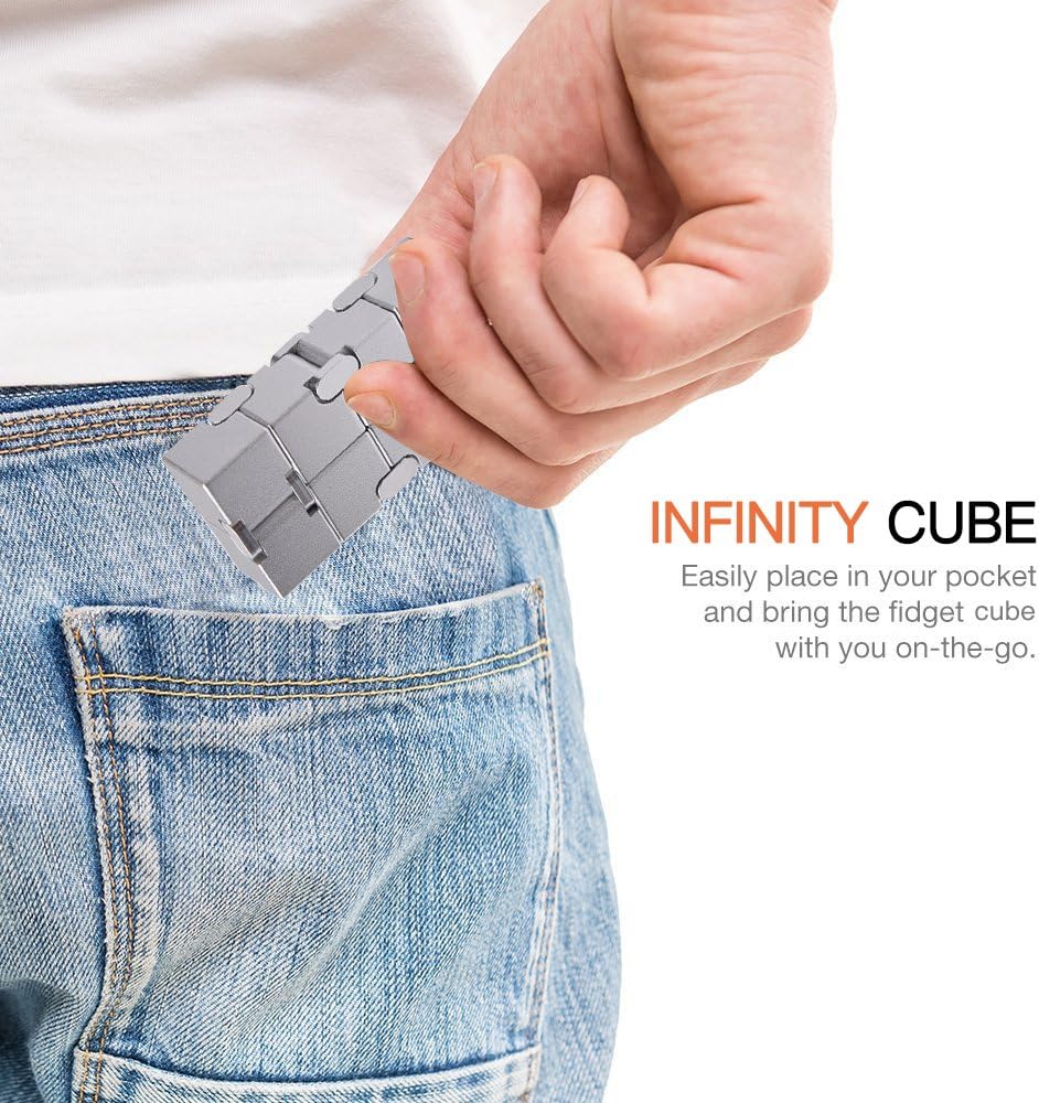 The new fingertip Rubik's Cube effectively relieves stress and anxiety.