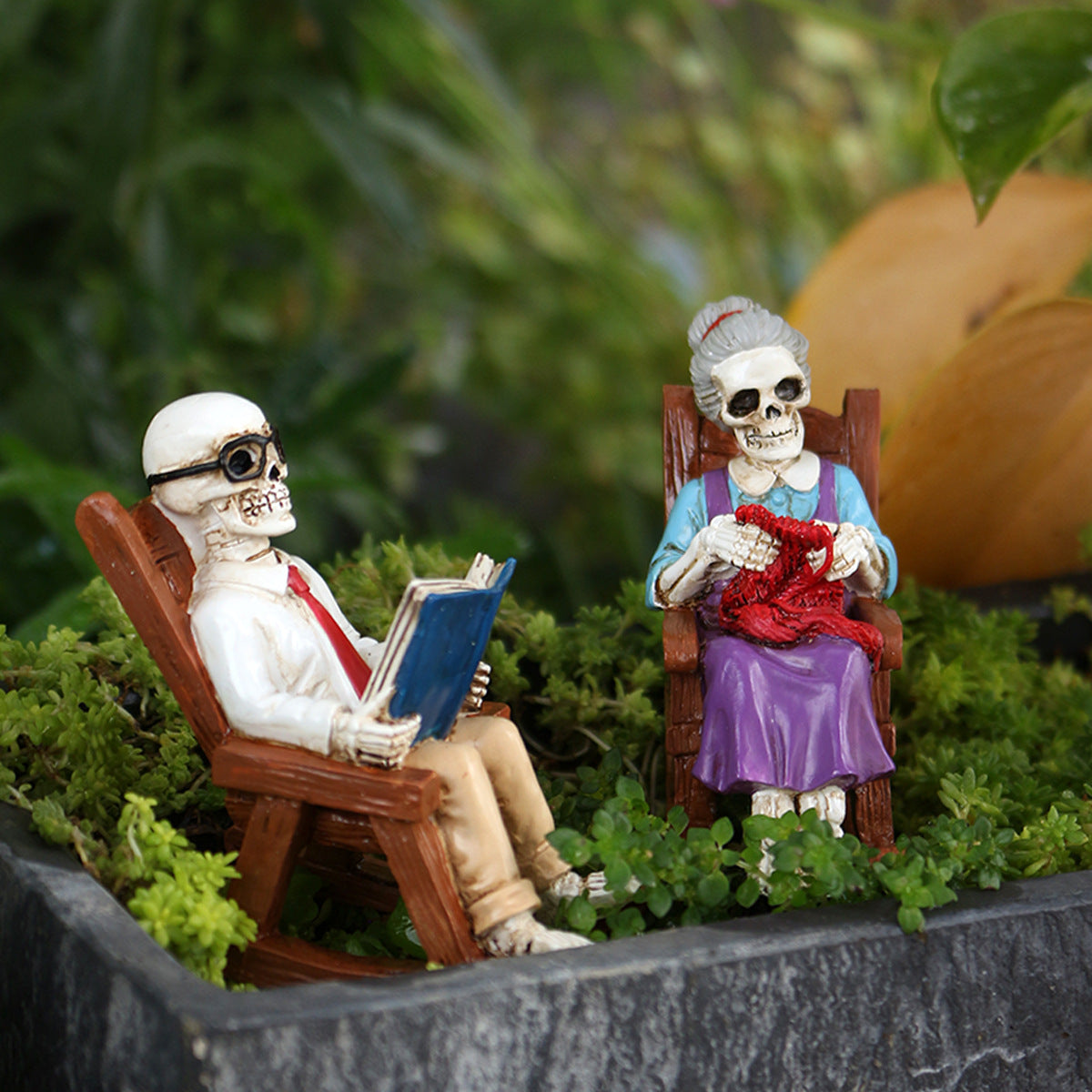 ☠️Skeleton Old Man in Rocking Chair Statue